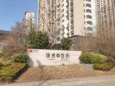 房子小高层,有个车位,看房方便