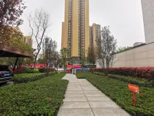 两梯两户大平层,朝中庭朝南,大阳台