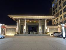 还提公园旁君临华府洋房四居室精装修