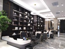 新上 好楼层!带储藏室和车位 随时看房!