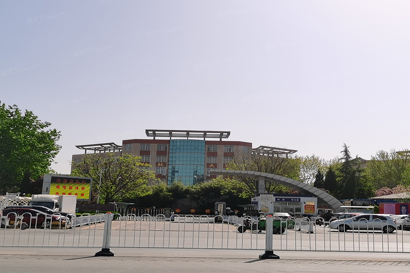 列表查看1/3邢台二中在售普通住宅洋房毛坯别名:紫云苑 宏宇·紫云府