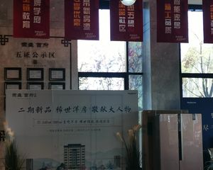 首府一期三居室,诚意出售,价格可谈随时看房