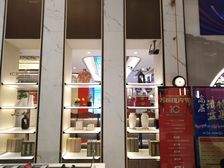 洋房一楼带院,有负一,有车位,无遮挡