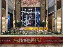 地上3层 地下2层 联排别墅 有2个车位 有前院子 大宽厅