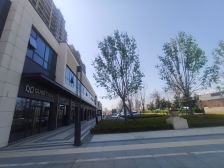 万科翡翠长安,南北通透,交通便利,一楼院带地下