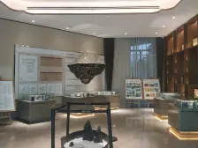 次新房,纯边户,小区大门口位置,河景房,中间楼层!