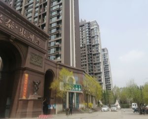 兴泰东河湾,精装两居室,中高楼层