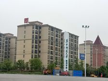 70年产权独门独户大别墅,带200平米大花园,带大露台