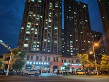 坐北朝南 格局很漂亮 小区坏境优美 交通便利。