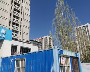 东站旁金悦中心精装一楼带大院带家具家电有本可贷