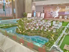 儿童公园旁,四房双卫,带储物间,朝小区中庭