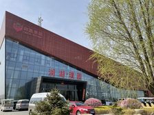 毛坯房,座落在景区的楼盘,20公里环湖跑道。