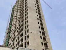 二排不靠路,四室两厅两卫,北卧室设备平台