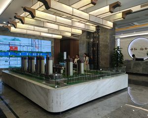 改善型住房,大三室,带花园,诚心出售。