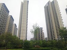 这个房子不满二,有车位,,价格也低房子总体不错