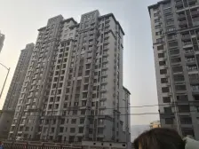 业主诚心出售 .两室精装的 .