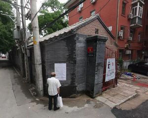 金融街区域,砖塔胡同78号院,精装修未入住过两居室