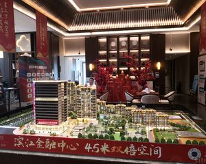 滨江次新房近地铁精装四房扲包入住