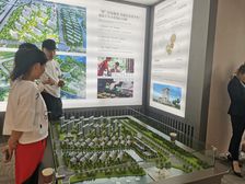 户型方正,采光好,无遮挡可观湖