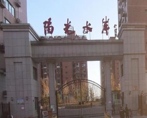精装修电梯三居双卫,拎包入住。