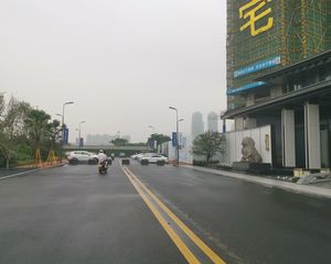 世茂单边上叠别墅带私家露台毛坯出售
