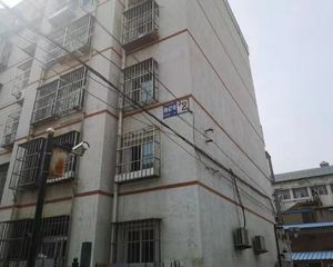 府前街电梯三层精装修拎包住三居双卫采光好