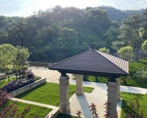 靠山电梯洋房,三开间朝南,带储藏间和车位,环境好