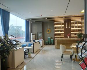 产权清晰看房方便,精装修满两年全明户型,采光好