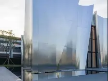 小区配套齐全,环境优雅,楼间距大,居家清静