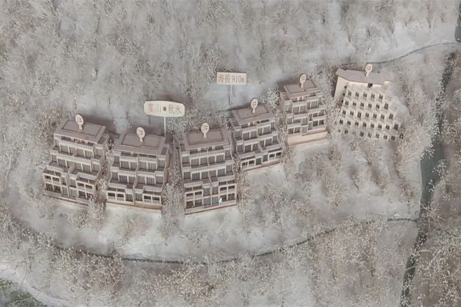 高姥山文化旅游度假区—大地旅人实景图