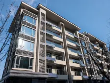 一楼带院带半地下,小区中间位置视野开阔