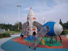 电梯洋房一楼带院带负一,证满2年 毛坯随意装修!