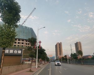 新城朗隽自住装修三房两厅低楼层看房预约