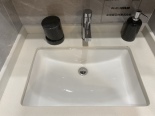 卫生间洗手池