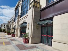 高楼层+电梯2房+停车方便+近万达+次新房