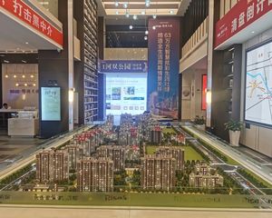 通透大三居,户型方正,采光无遮挡。