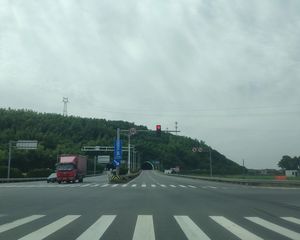 龙山新城新小区洋房中间楼层三房看房方便