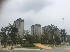 满两年,地铁口,一层带地下室,视线开阔