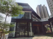 五象湖旁南北通4房带3阳台。联系我看房都方便。