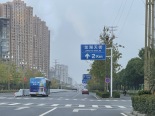 附近龙湖天街指路牌