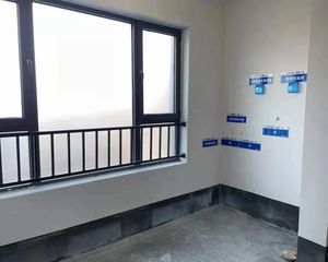 新小区位置好不临街不把边位置好带车位看房方便