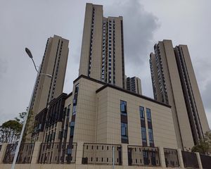 湘域芯城二期三房二厅地铁200米