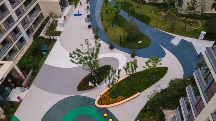 绿地听江左岸实景图