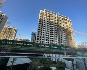 一楼带院 精装两居室 带地下室 小区环境好