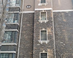 威毕欧溪谷南向两居室,中间非顶,全天采光,看房方便
