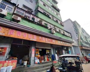 沁园小区三室两厅一卫 房龄新 老证可贷款
