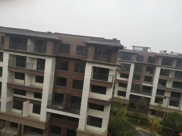 金辉新城半岛云著商住楼实景图