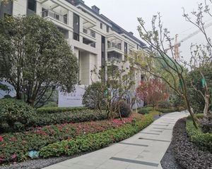 和泓紫山云庭 5室2厅 南