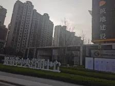 江铃铂萃中央 南北通透,采光好 装修好,环镜优美 中间楼层