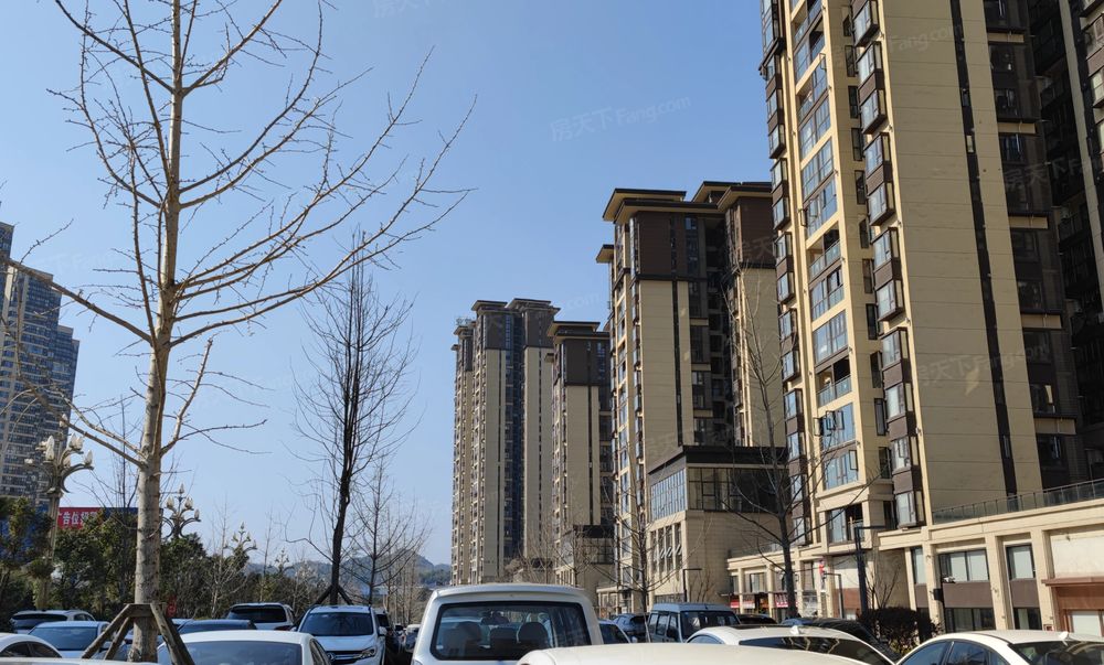 万达旁中铁阅山湖c组团毛坯洋房中间楼层南北向超高性价比可贷款